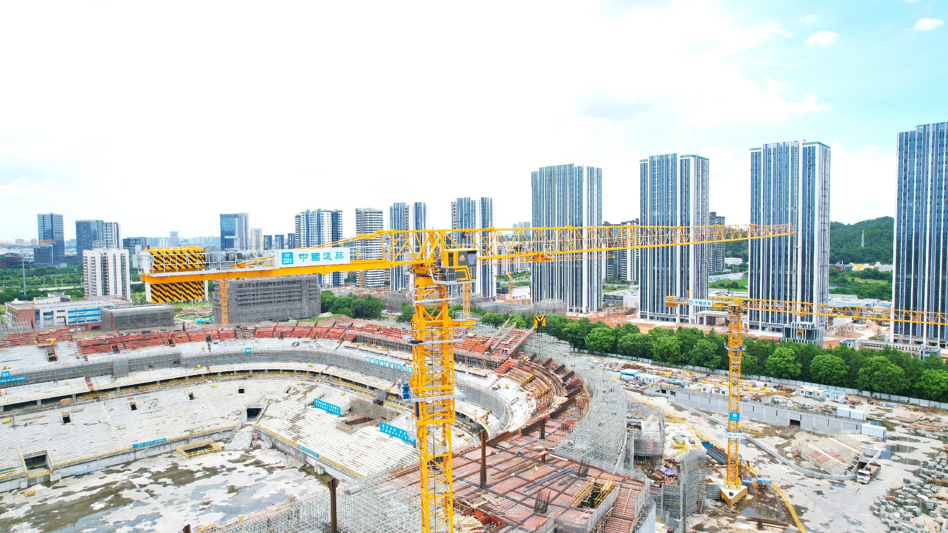 全國(guó)最大足球場(chǎng)！JHT7027塔機(jī)助建灣區(qū)新地標(biāo)